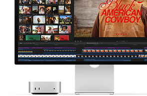 Mac mini savienots ar Studio Display, ekrānā labajā pusē redzams filmas Black American Cowboy nosaukums, kreisajā pusē redzamas vairākas nekustīgas bildes